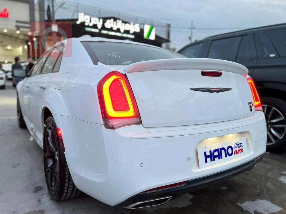 کرایسلەر 300